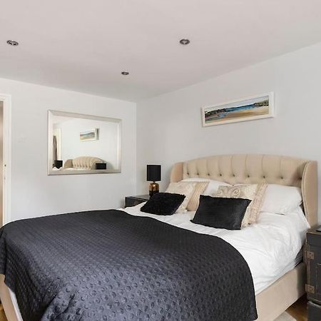2 Double Bedroom Large Modern Self Contained Apartment Free Parking Camberley Exteriér fotografie
