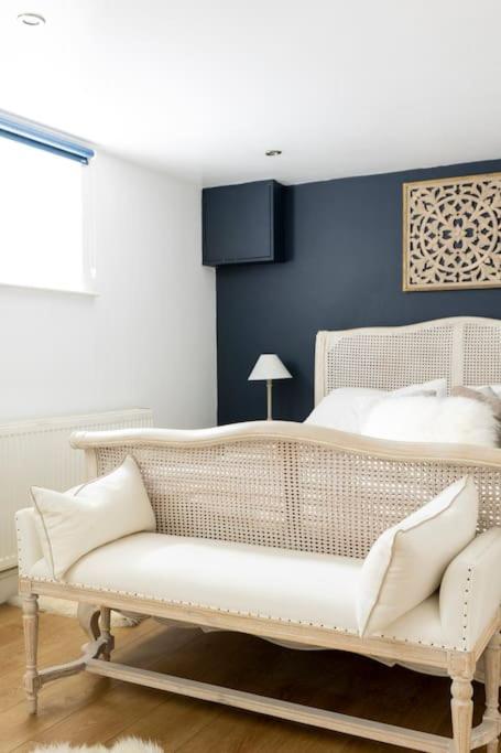 2 Double Bedroom Large Modern Self Contained Apartment Free Parking Camberley Exteriér fotografie