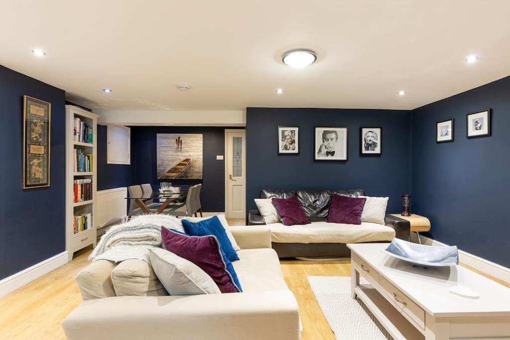 2 Double Bedroom Large Modern Self Contained Apartment Free Parking Camberley Exteriér fotografie