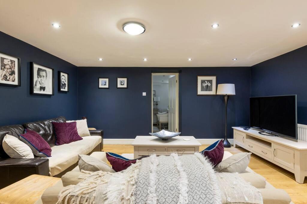 2 Double Bedroom Large Modern Self Contained Apartment Free Parking Camberley Exteriér fotografie